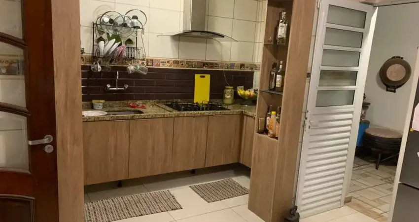 Sobrado equipado com sistema solar  com 4 dormitórios sendo 1 suíte, 2 vagas, 155 m²