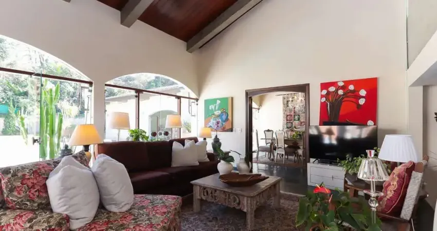 Excelente sobrado a venda e locação, com 3 dormitórios sendo 2 deles suítes, e piscina, localizado em santo amaro