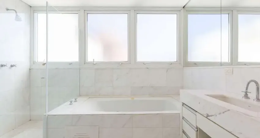 Cobertura triplex com 180m² à venda, vila nova conceição, são paulo, sp com 3 dormitórios, sendo 2 suítes, closet e banheira. 3 vagas