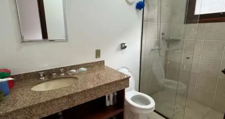 Casa com 3 pavimentos total de 500m² à venda, tanque, atibaia, sp. com 7 dormitórios sendo 5 suítes, 5 vagas de garagem.