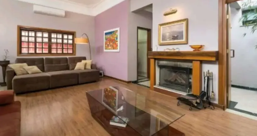 Casa de 240m² à venda, perdizes, são paulo, sp. com 3 suítes, 2 salas amplas, quintal, 2 vagas para auto.