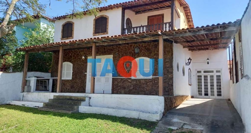 Casa à venda com 8 quartos, Vila do Peró, CABO FRIO - RJ