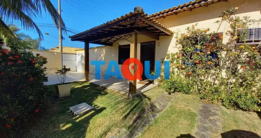 Casa  à venda com 2 suítes em condomínio com piscina na ogiva, cabo frio - rj