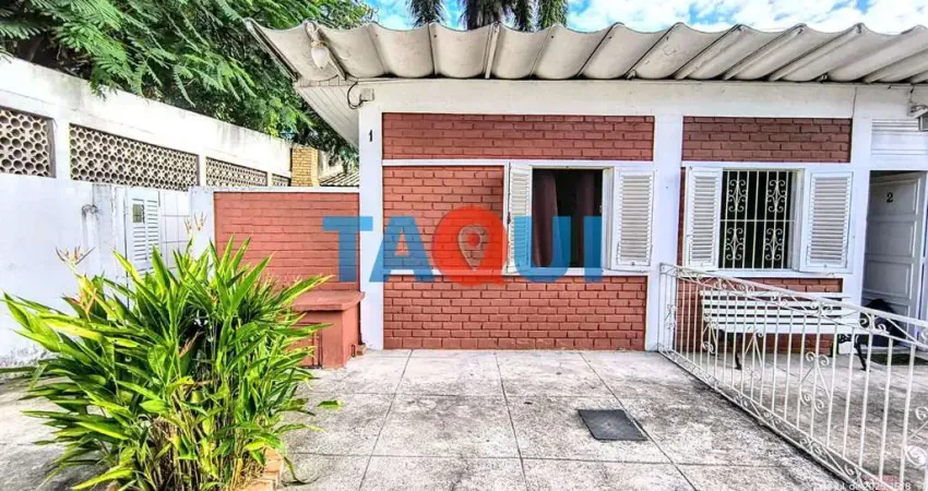 Casa à venda com 2 quartos, sendo 1 suíte, palmeiras, cabo frio - rj