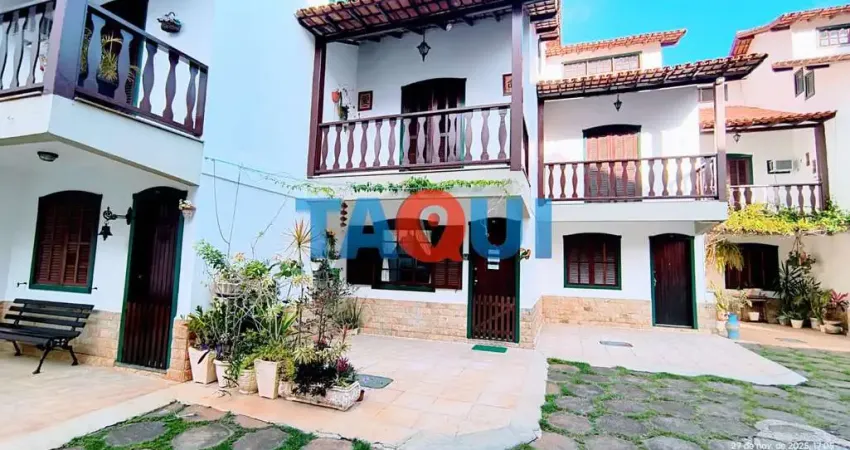 Casa triplex à venda com 3 quartos próximo a praia do peró, cabo frio - rj