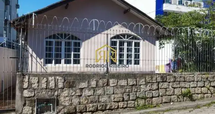 Casa com 3 quartos à venda na Rua Salomé Damázio Jacques, --, Trindade, Florianópolis