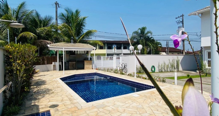 Lindo sobrado em condomínio com 02 dormitórios, em Caraguatatuba