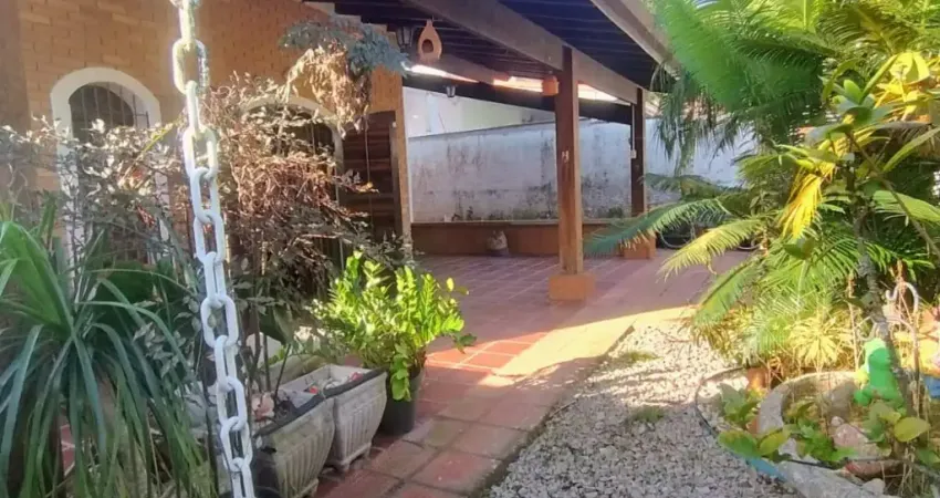 Excelente casa de 03 dormitórios na Martim de Sá, em Caraguatatuba