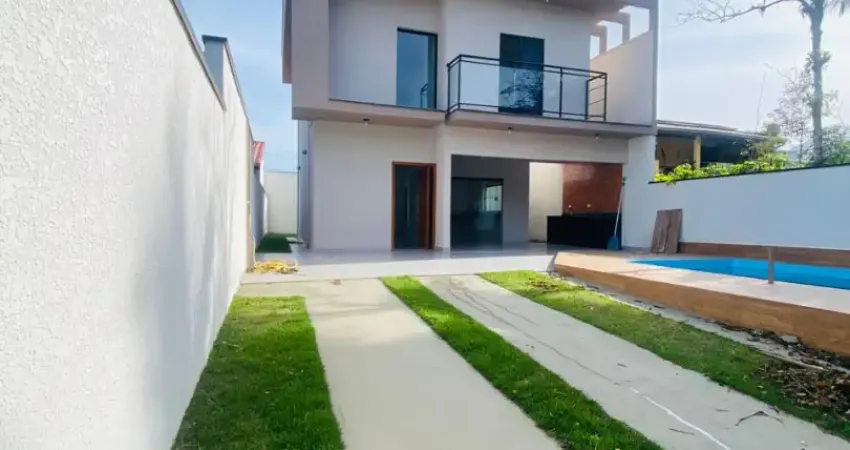 Sobrado novo em região nobre, alto padrão, a 600 metros da praia