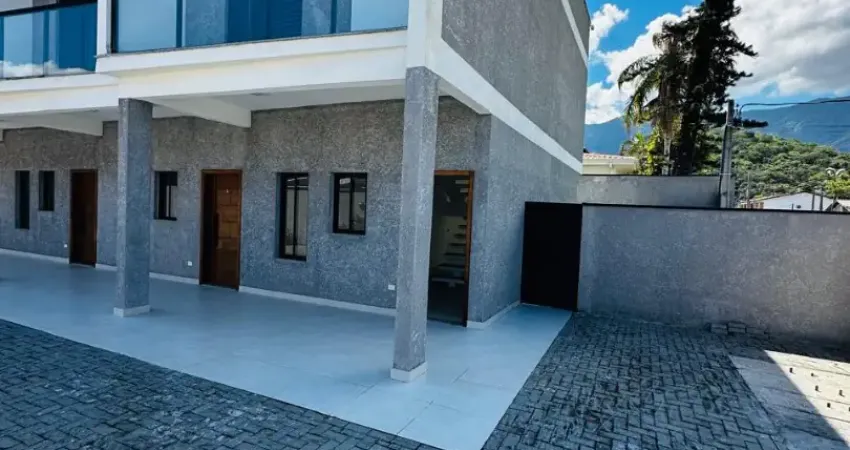 Triplex com 02 suítes a 50 metros da praia, com vista permanente do mar!