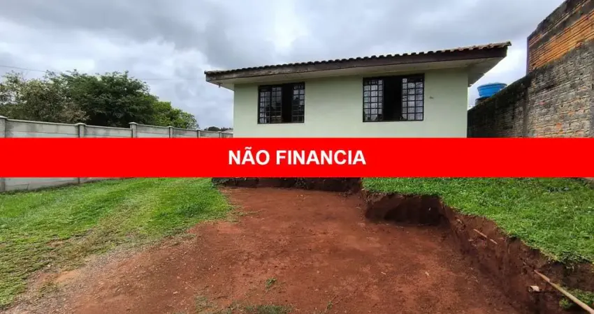 Imperdível oportunidade de casa à venda em Campo Largo-PR, bairro Jardim Rondinha! 2 quartos, 2 salas, 1 banheiro, 6 vagas de garagem, 60m².