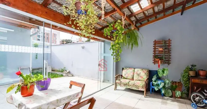 Oportunidade incrível: Sobrado à venda em Curitiba-PR, bairro Orleans, 3 quartos, 1 suíte, 3 salas, 2 banheiros, 2 vagas, 170m².