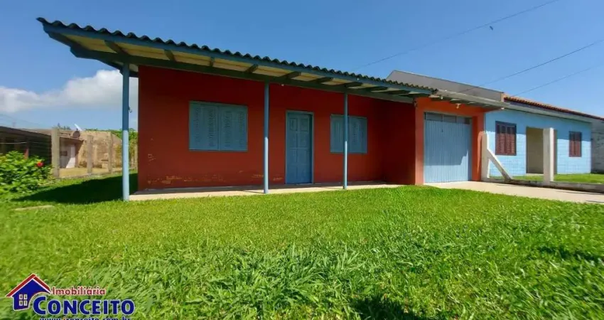 C770 - Ótima residência composta de 03 dormitórios no Balneário Marisul