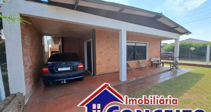 C832 - Ótima residência de esquina localizada no balneário Mariluz