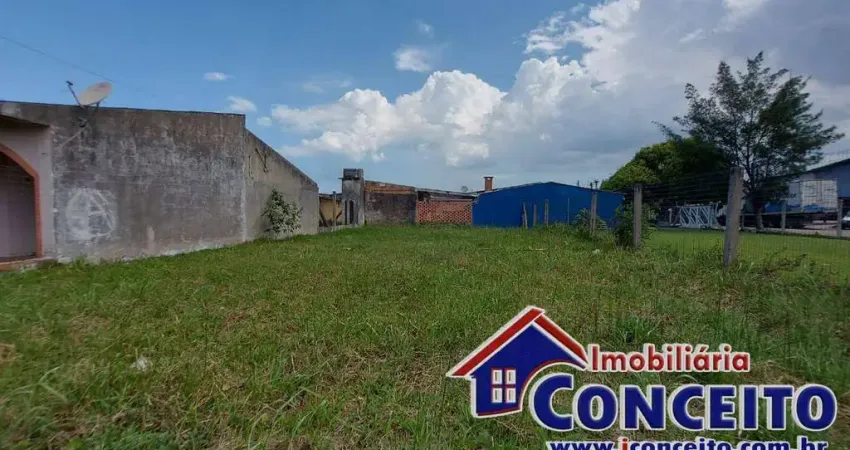 T96 - Excelente terreno medindo 300m² a 450 m do mar em ótima localização