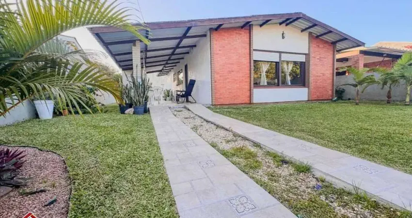 C541 - residência com 3 dormitórios localizada no centro de imbé