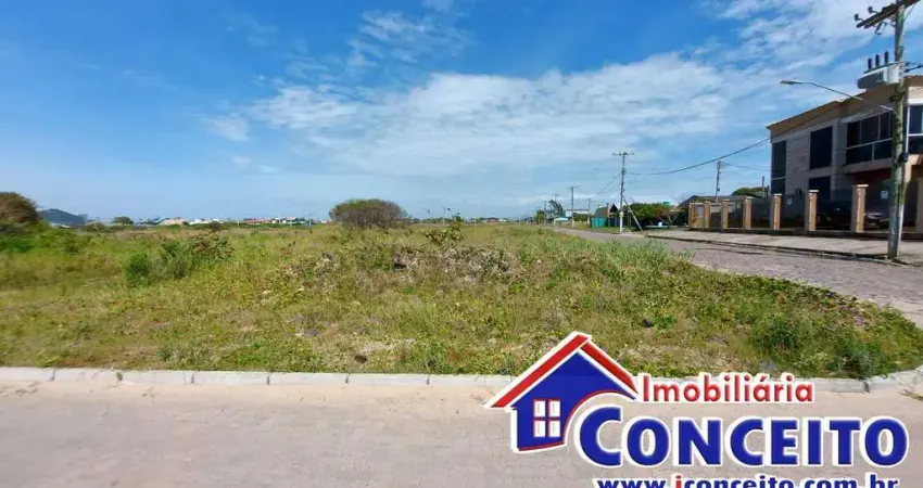 T44 - Excelente lote medindo 360m² localizado a 300 metros do mar