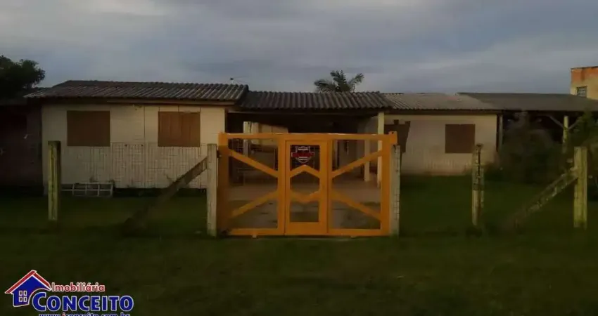 C899 - ótima residência com 05 dormitórios e piscina localizada em mariluz