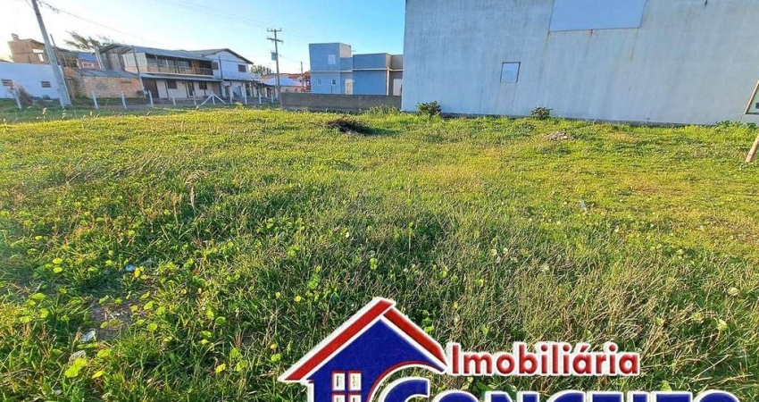 T180 - Lindo terreno a poucos metros do mar em bela localização