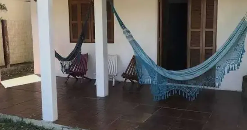 C319 - Ótima residência a 600 m do mar localizado no Balneário Presidente