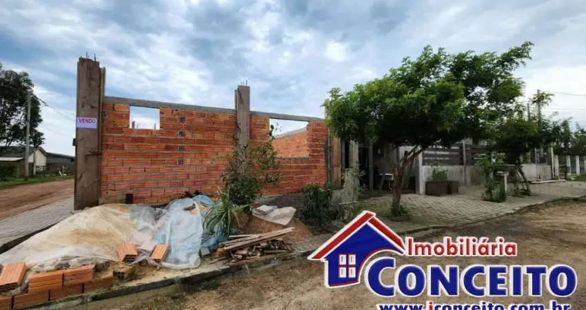 C252 - Residência de esquina localizada no balneário Albatroz