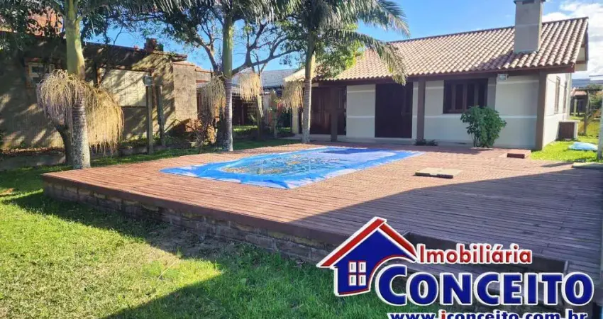 C382 - Excelente residência localizada em Marisul a 250 metros do mar