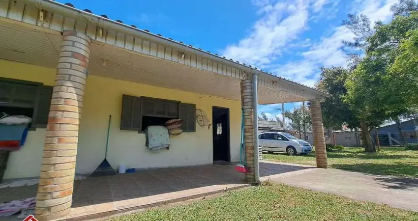 C203 - residência de esquina localizada em região de moradores