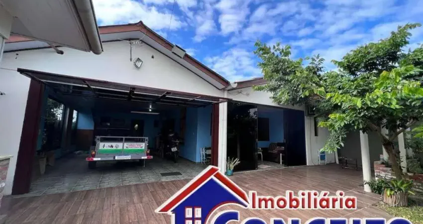C233 - Linda residência em região de moradores no balneário Mariluz