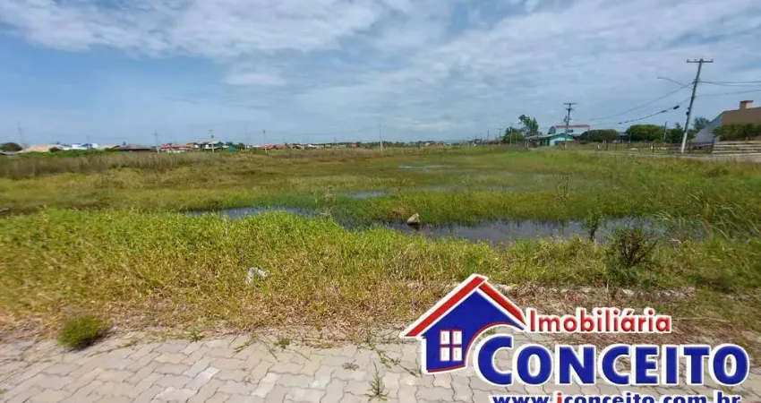 T57 - Excelente lote medindo 360m² localizado a 350 metros do mar