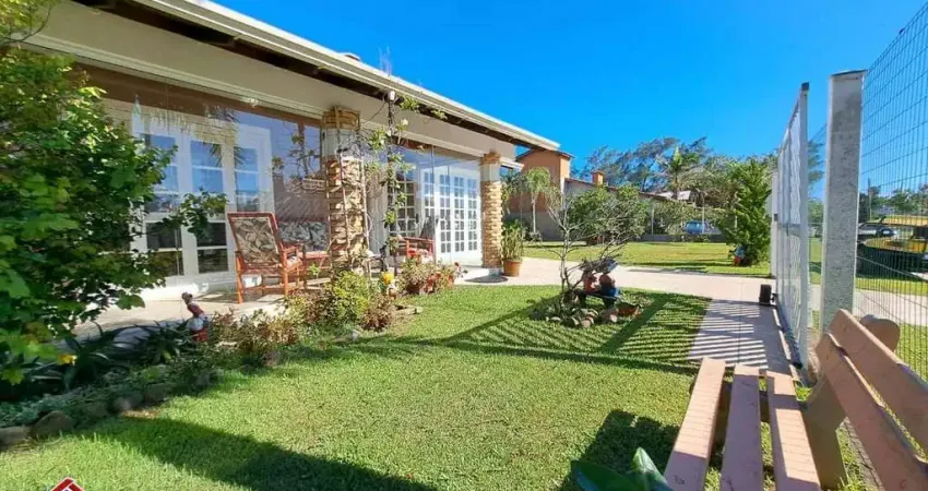 C1008 - Belíssima residência com 750 m² de área no Centro de Imbé