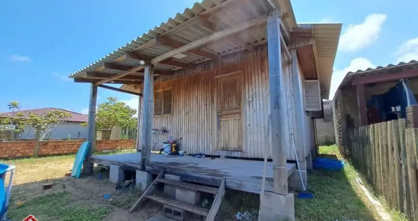 C628 - Chalé localizado em região de moradores no Balneário Albatroz