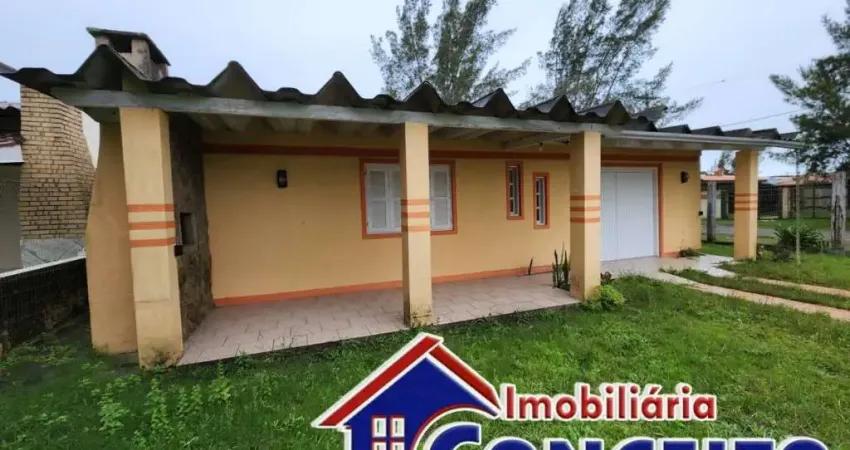 C677 - residência de esquina em região de moradores no balneário nordeste