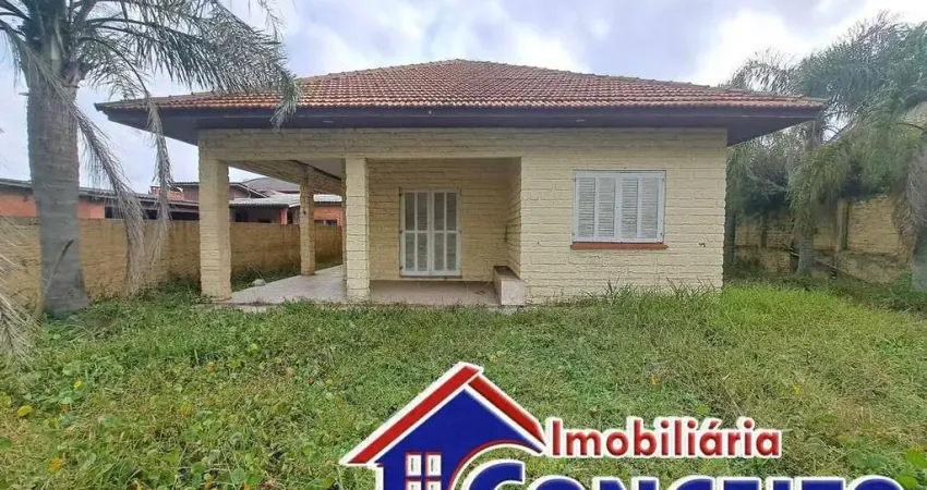 C1061 - Residência composta de 04 dormitórios a 300 metros do mar