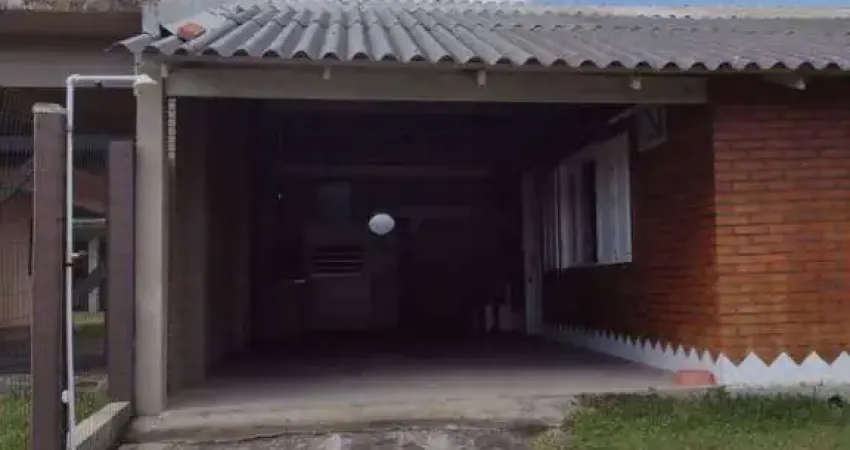C1072 - Residência de esquina a 450 metros do mar no Centro de Imbé