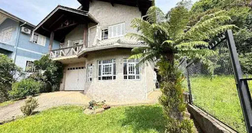 Casa com 5 dormitórios à venda, 220 m² por R$ 1.600.000,00 - Dutra - Gramado/RS