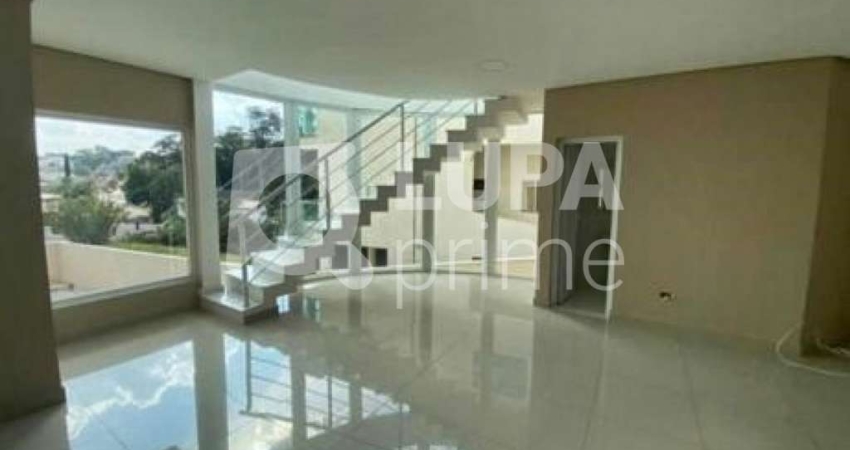 SOBRADO COM 4 QUARTOS PARA VENDA, GOLF GARDENS, CARAPICUÍBA