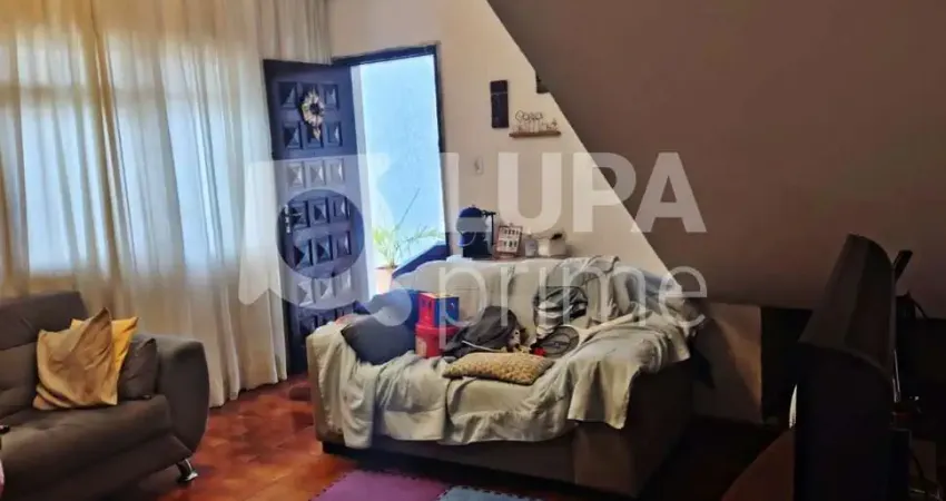 Casa com 2 quartos e 3 vagas de garagem à venda no parque edu chaves