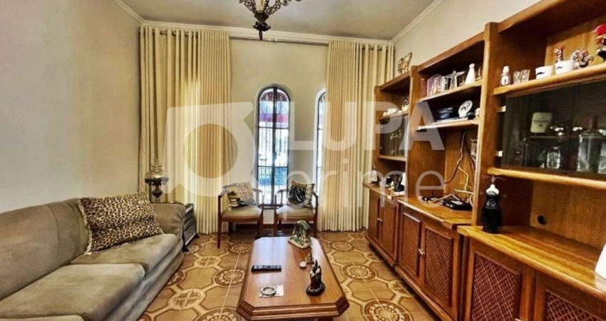 CASA TÉRREA COM 4 QUARTOS, CHURRASQUEIRA E 5 VAGAS PARA VENDA, TUCURUVI