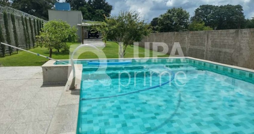Casa térrea com 3 dormitórios sendo 2 suítes à venda em Taquaritinga!