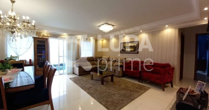 Apartamento com 3 dormitórios à venda no Canto Forte.