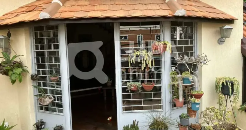 SOBRADO com 3 dormitórios sendo 1 suíte á venda na Vila Irmãos Arnoni