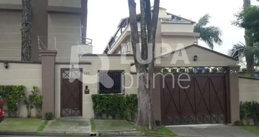 Sobrado em condomínio à venda na Vila Pedra Branca!