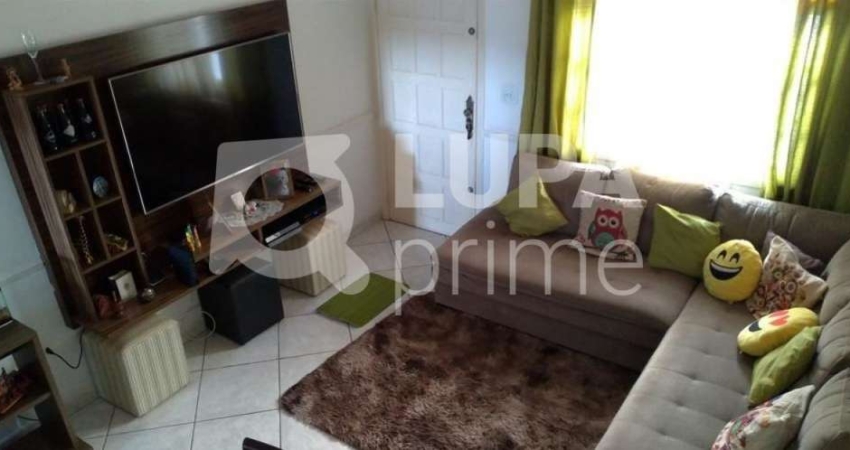Sobrado em condomínio fechado à venda na Vila Amália!