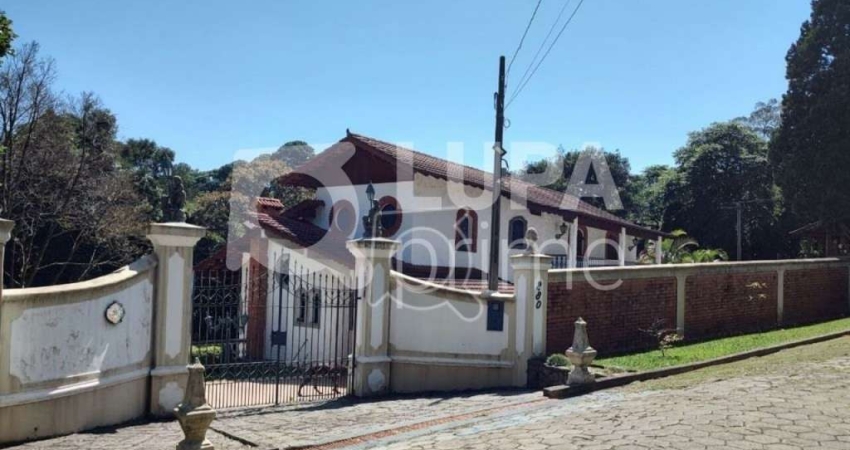 Sobrado com 3 dormitórios à venda na Estrada da Roseira!