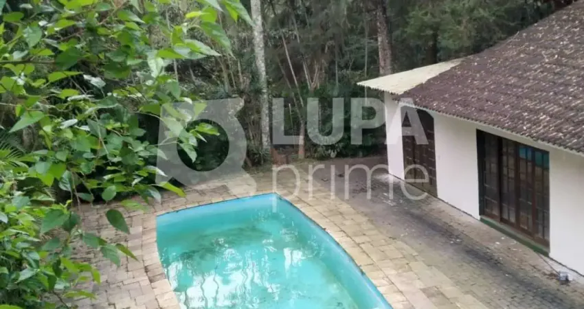Casa térrea com 3 dormitórios sendo 3 suítes á venda em Mairiporã