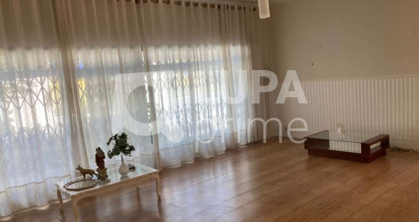Sobrado com 3 dormitórios sendo 1 suíte á venda no Parque Novo Mundo