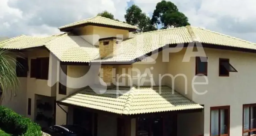 Sobrado em condomínio fechado com 4 dormitórios sendo 2 suítes para locação em Mairiporã!