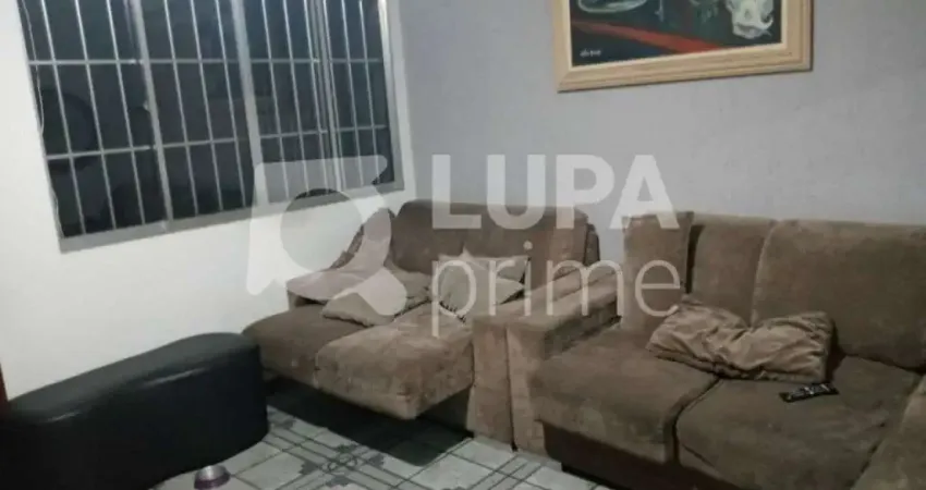 SOBRADO COM 3 QUARTOS E 4 VAGAS DE GARAGEM Á VENDA NA VILA GUSTAVO