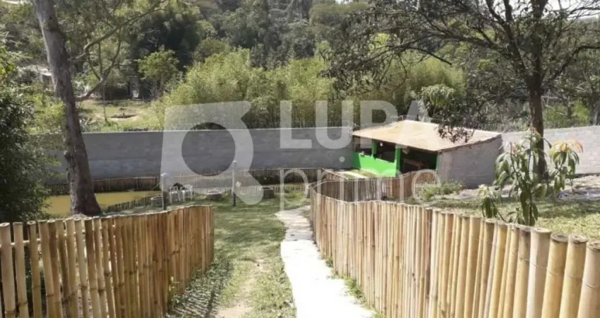 Sitio com 6 dormitórios sendo 6 suítes á venda em Itaquaquecetuba.