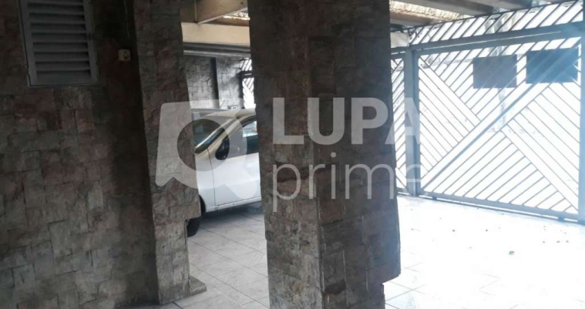 Sobrado com 3 dormitórios á venda na Vila Constança.